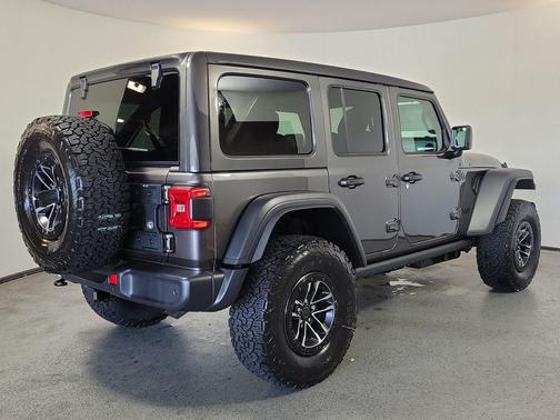 Granite Crystal Metallic Clearcoat 2027 Jeep Wrangler Willys