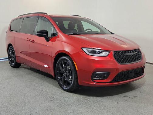 Red Hot Pearlcoat 2026 Chrysler Pacifica L