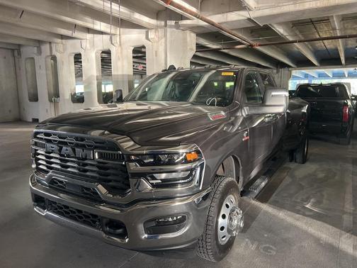 2025 RAM 3500 Tradesman Crew Cab 4x4 8' Box