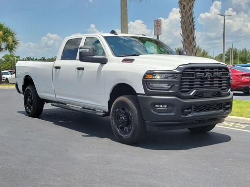 Bright White Clearcoat 2026 RAM 2500 Tradesman Crew Cab 4x4 8' Box
