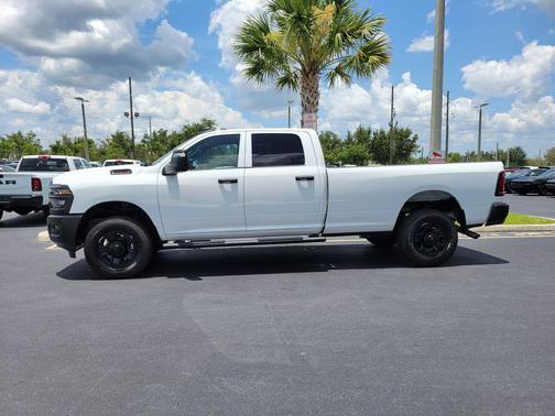Bright White Clearcoat 2026 RAM 2500 Tradesman Crew Cab 4x4 8' Box