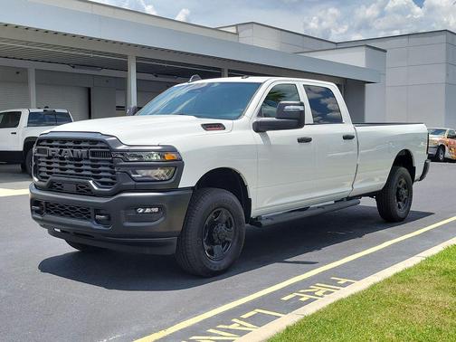 Bright White Clearcoat 2026 RAM 2500 Tradesman Crew Cab 4x4 8' Box