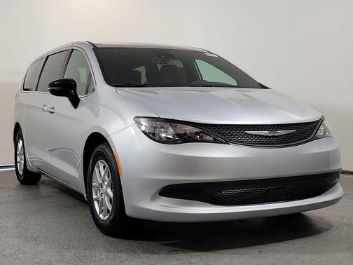 Silver Mist Clearcoat 2026 Chrysler Voyager LX