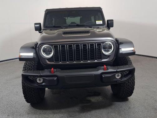 Granite Crystal Metallic Clearcoat 2026 Jeep Wrangler Rubicon