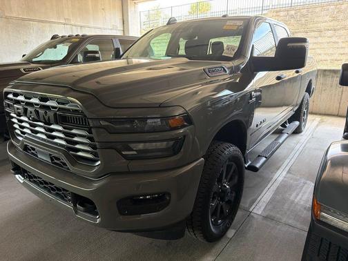 Ceramic Gray Clearcoat 2026 RAM 2500 Big Horn Crew Cab 4x4 6'4' Box