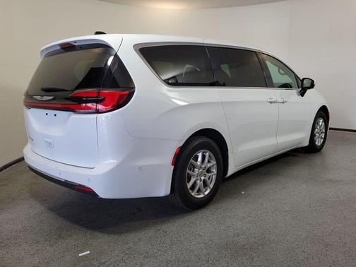 Bright White Clearcoat 2023 Chrysler Pacifica Touring L