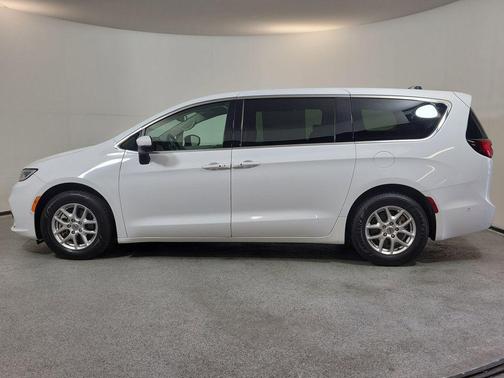 Bright White Clearcoat 2023 Chrysler Pacifica Touring L