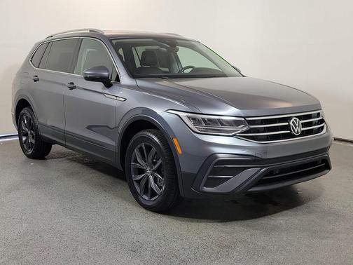 Pyrite Silver Metallic 2023 Volkswagen Tiguan 2.0T SE