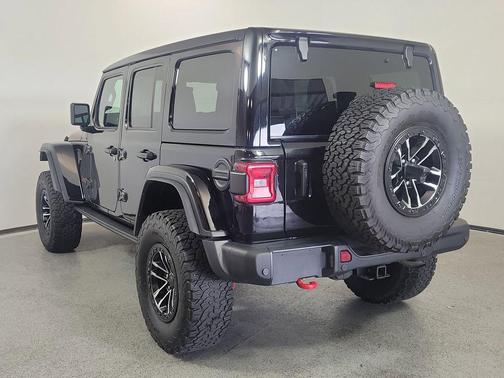 Black Clearcoat 2025 Jeep Wrangler Rubicon