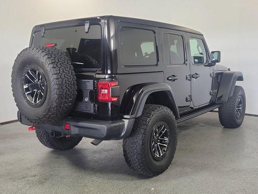 Black Clearcoat 2025 Jeep Wrangler Rubicon