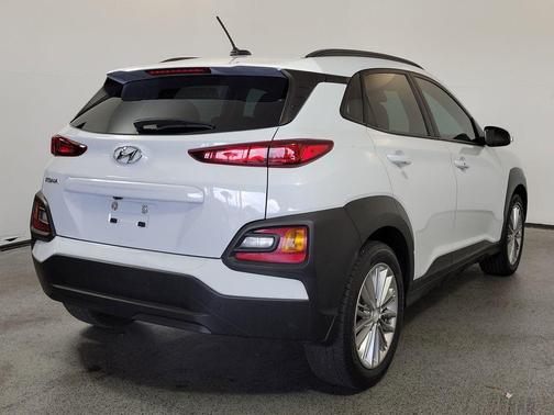Chalk White 2021 Hyundai KONA SEL