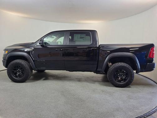 Diamond Black Crystal Pearlcoat 2026 RAM 1500 RHO Crew Cab 4x4 5'7' Box