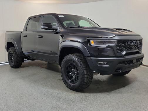 Diamond Black Crystal Pearlcoat 2026 RAM 1500 RHO Crew Cab 4x4 5'7' Box