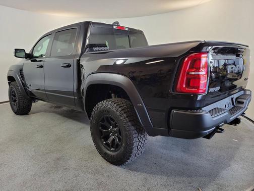 Diamond Black Crystal Pearlcoat 2026 RAM 1500 RHO Crew Cab 4x4 5'7' Box