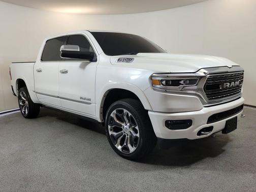 Ivory White Tri-Coat Pearlcoat 2019 RAM 1500 Limited