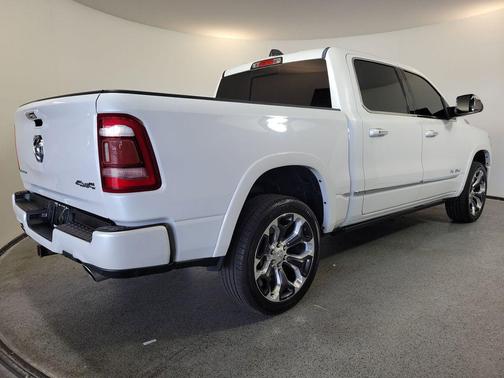 Ivory White Tri-Coat Pearlcoat 2019 RAM 1500 Limited