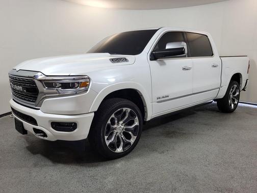 Ivory White Tri-Coat Pearlcoat 2019 RAM 1500 Limited
