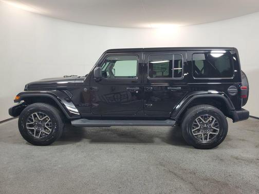 Black Clearcoat 2026 Jeep Wrangler 4-Door Sahara 4x4