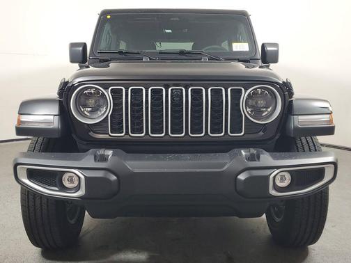 Black Clearcoat 2026 Jeep Wrangler 4-Door Sahara 4x4