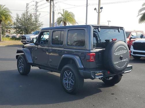 2025 Jeep Wrangler 4-Door Sahara 4x4