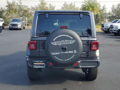 2025 Jeep Wrangler 4-Door Sahara 4x4