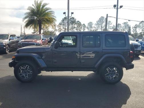 2025 Jeep Wrangler 4-Door Sahara 4x4