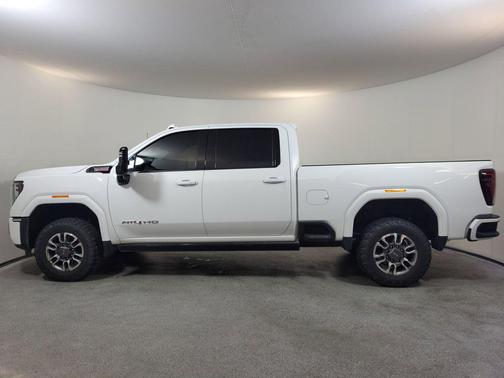 Summit White 2024 GMC Sierra 2500 AT4