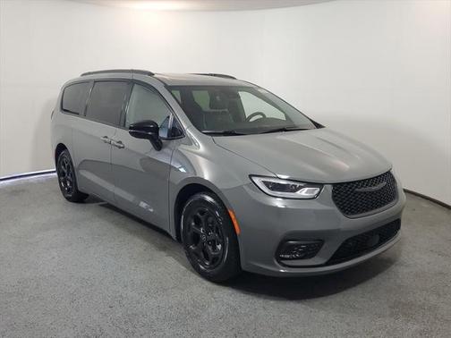 2025 Chrysler Pacifica Hybrid Premium S Appearance Pkg