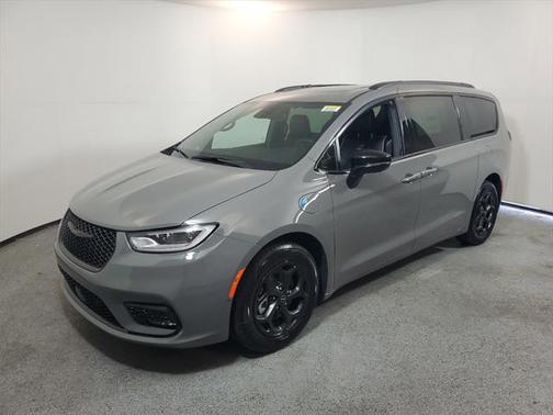2025 Chrysler Pacifica Hybrid Premium S Appearance Pkg