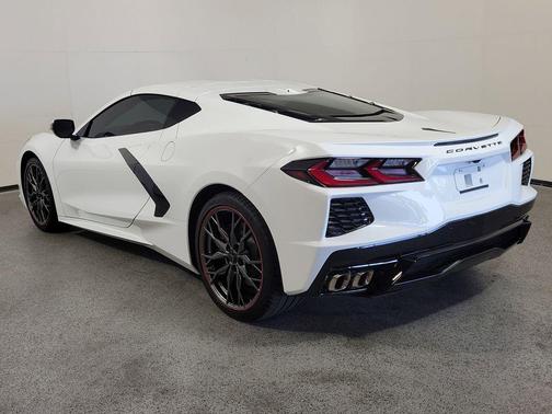 Arctic White 2026 Chevrolet Corvette Stingray w/1LT