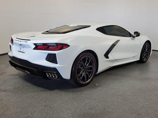 Arctic White 2026 Chevrolet Corvette Stingray w/1LT