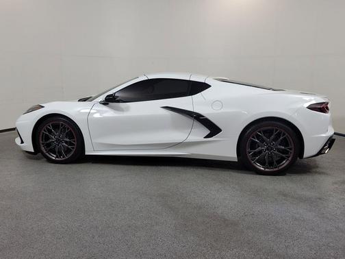 Arctic White 2026 Chevrolet Corvette Stingray w/1LT