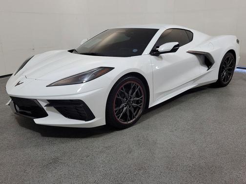 Arctic White 2026 Chevrolet Corvette Stingray w/1LT