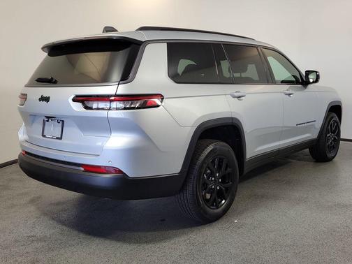 Silver Zynith 2026 Jeep Grand Cherokee L Altitude