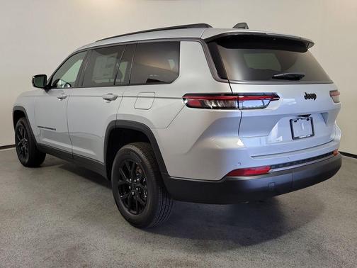 Silver Zynith 2026 Jeep Grand Cherokee L Altitude