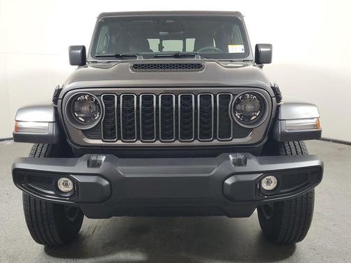 Granite Crystal Metallic Clearcoat 2026 Jeep Gladiator Sport S