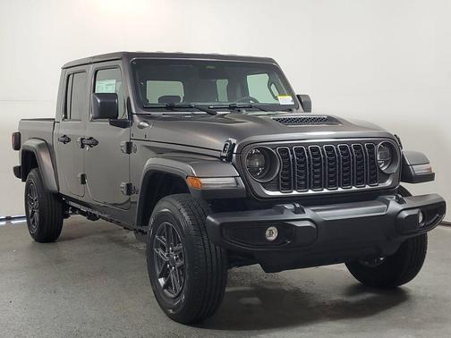 Granite Crystal Metallic Clearcoat 2026 Jeep Gladiator Sport S