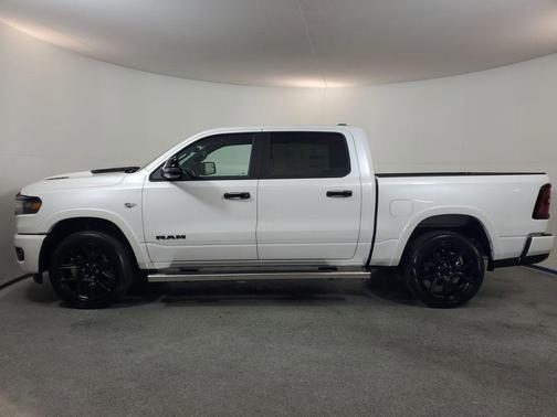 Ivory White Tri-Coat Pearlcoat 2026 RAM 1500 Laramie