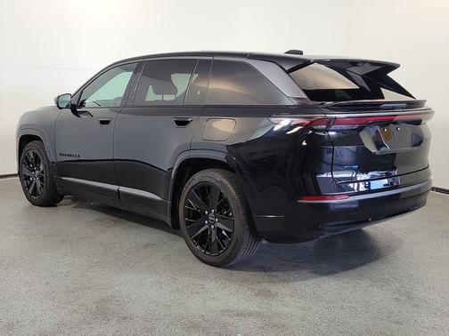 Diamond Black Crystal Pearlcoat 2024 Jeep Wagoneer S Launch Edition