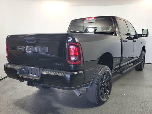 2026 RAM 2500 Tradesman Crew Cab 4x4 6'4' Box