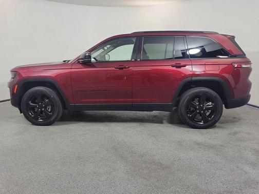 Velvet Red Pearlcoat 2023 Jeep Grand Cherokee Altitude