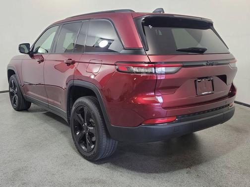 Velvet Red Pearlcoat 2023 Jeep Grand Cherokee Altitude