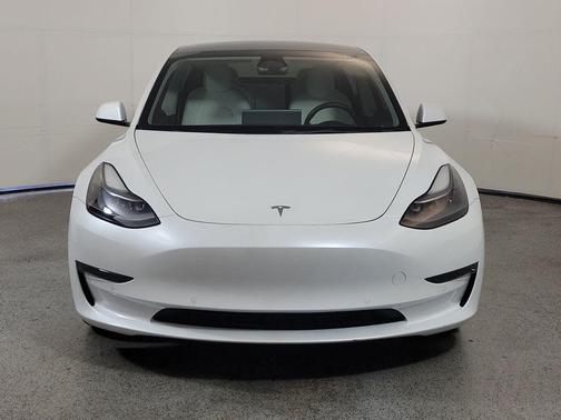 Pearl White Multi-Coat 2022 Tesla Model 3 Standard Range