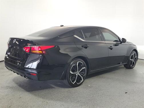 2025 Nissan Altima SR FWD