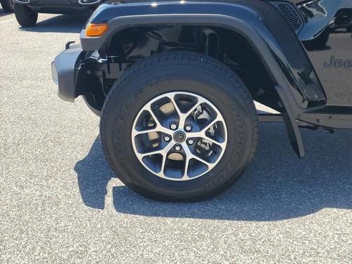 2024 Jeep Gladiator Sport S