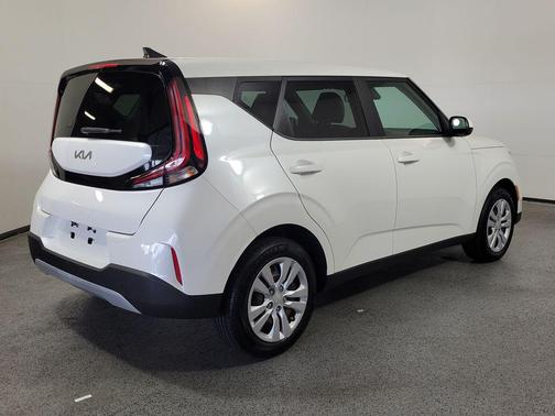 Snow White Pearl 2023 Kia Soul LX