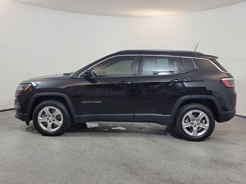 Diamond Black Crystal Pearlcoat 2023 Jeep Compass Latitude