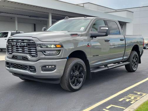 Ceramic Gray Clearcoat 2026 RAM 2500 Big Horn Crew Cab 4x4 6'4' Box