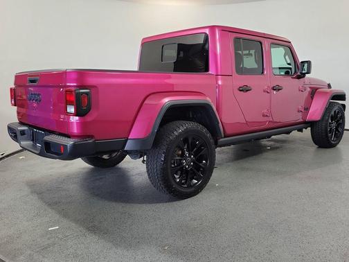 Tuscadero Pearlcoat 2024 Jeep Gladiator Nighthawk