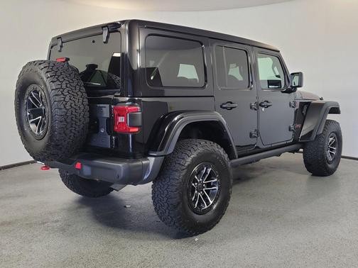 Black Clearcoat 2025 Jeep Wrangler Rubicon